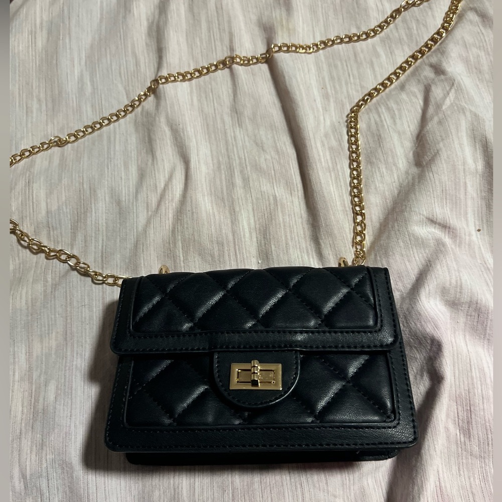 Black cross body purse good condition